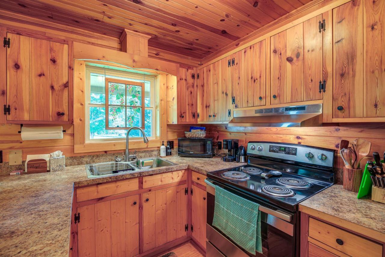 Blue Ridge Mountain Cabin With Views And Hot Tub Sparta المظهر الخارجي الصورة