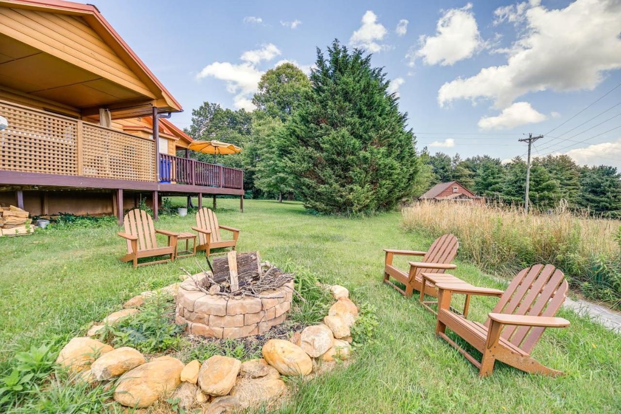 Blue Ridge Mountain Cabin With Views And Hot Tub Sparta المظهر الخارجي الصورة