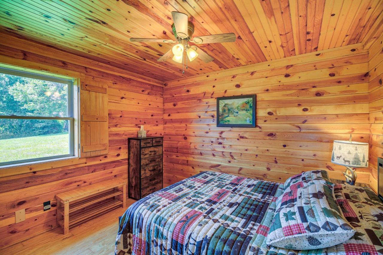 Blue Ridge Mountain Cabin With Views And Hot Tub Sparta المظهر الخارجي الصورة