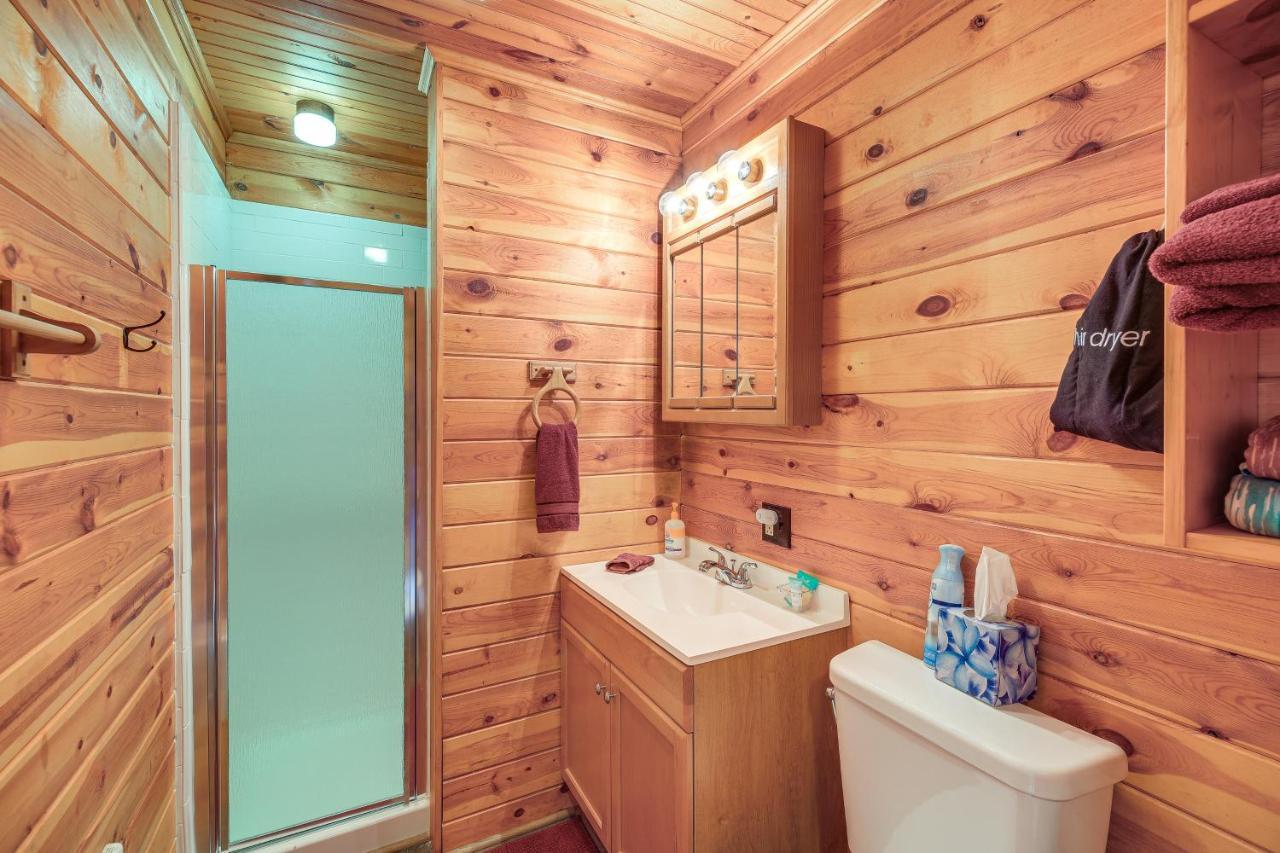 Blue Ridge Mountain Cabin With Views And Hot Tub Sparta المظهر الخارجي الصورة