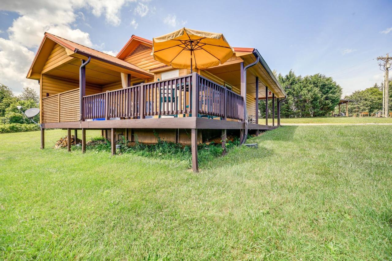 Blue Ridge Mountain Cabin With Views And Hot Tub Sparta المظهر الخارجي الصورة